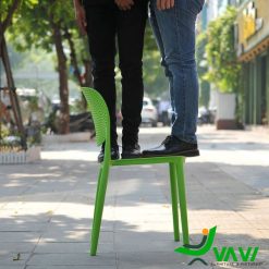 Ghế nhựa đúc sankyo TH410 đa năng chịu tải tốt với 2 người đứng lên