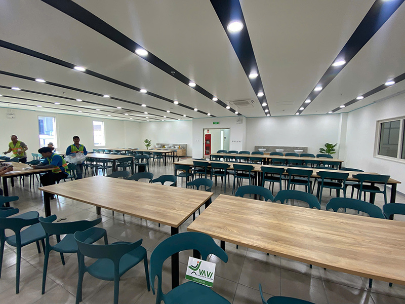 Ứng dụng ghế nhựa đúc nguyên khối làm ghế căng tin nhà ăn công ty
