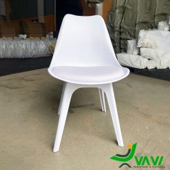 Ghế Eames chân nhựa có nệm TH403EST màu trắng ở trong kho
